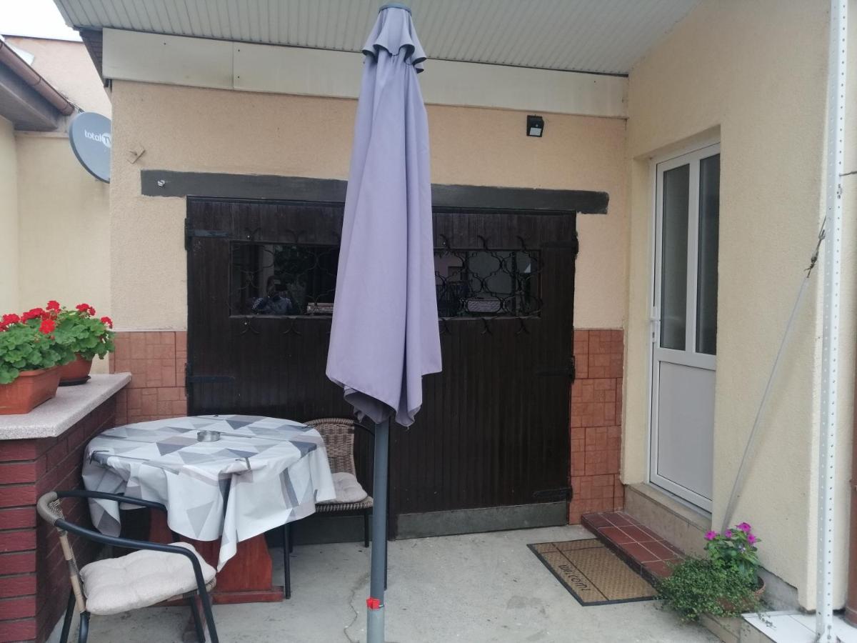 Studio Apartman Bandb Ðakovo Exteriör bild