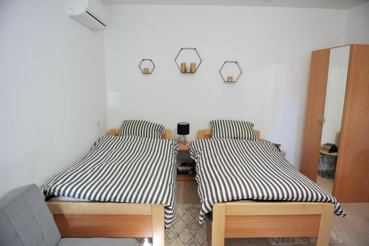 Studio Apartman Bandb Ðakovo Exteriör bild