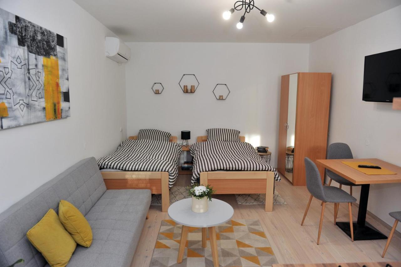 Studio Apartman Bandb Ðakovo Exteriör bild